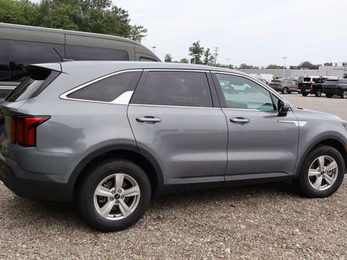 Used 2023 Kia Sorento LX AWD/4WD image 6