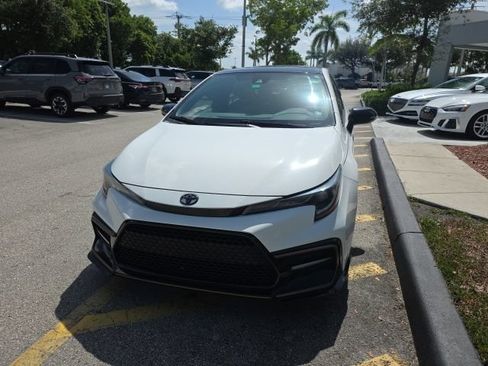 Used 2021 Toyota Corolla SE FWD image 2
