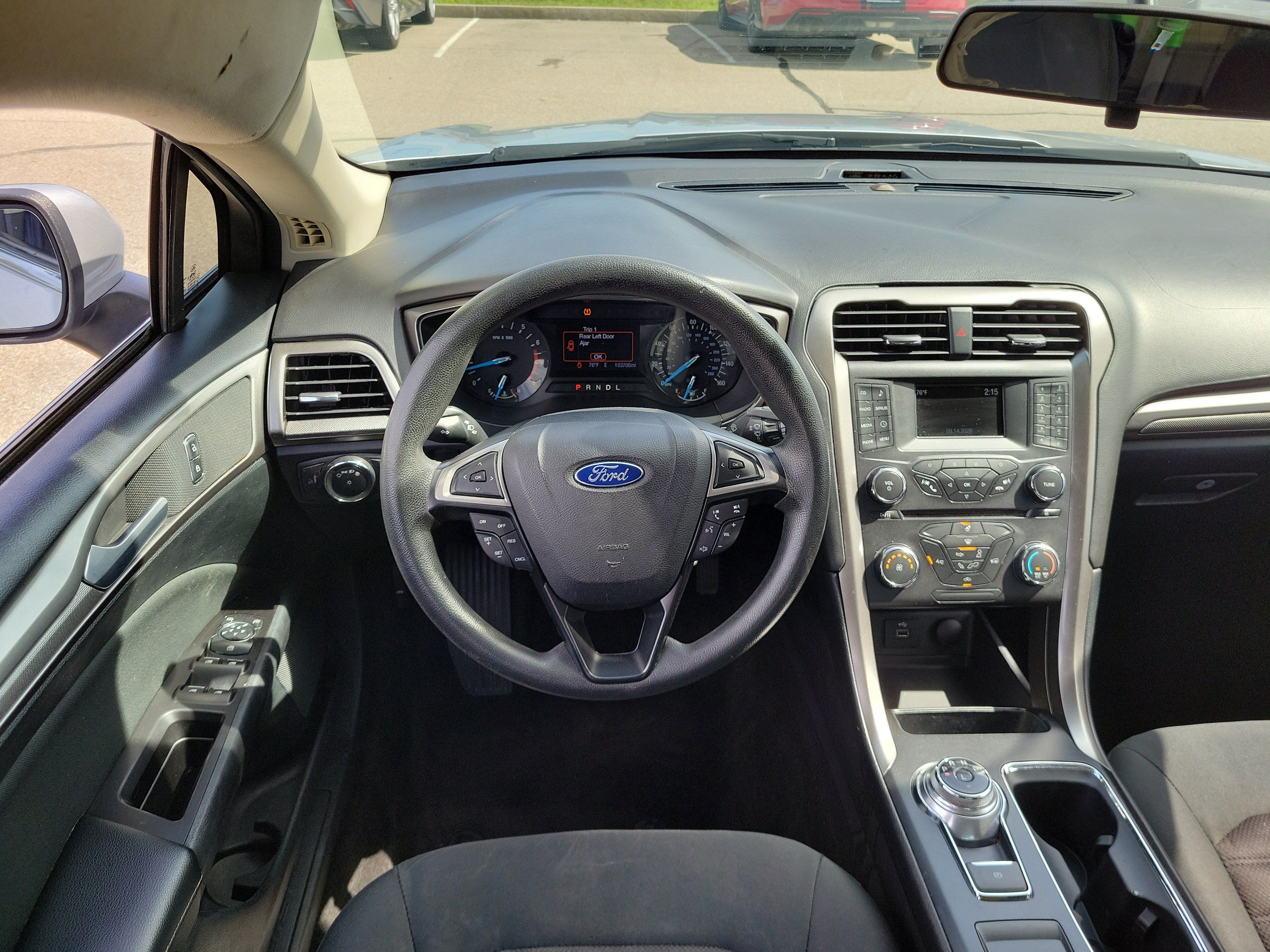 Used 2017 Ford Fusion SE FWD image 9