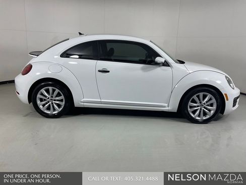 Used 2017 Volkswagen Beetle 1.8T Classic FWD image 5
