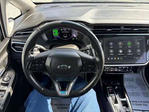 Used 2023 Chevrolet Bolt LT image 9