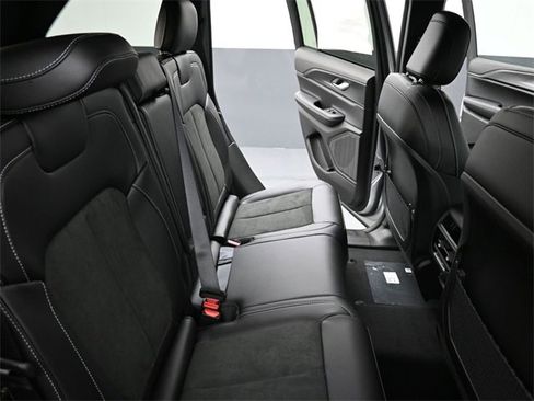 New 2025 Jeep Grand Cherokee Altitude image 20