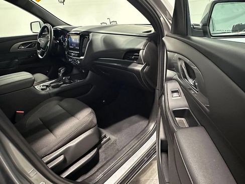 Used 2023 Chevrolet Traverse LT FWD image 27