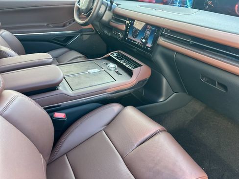 New 2026 Lincoln Navigator L Reserve AWD/4WD image 16