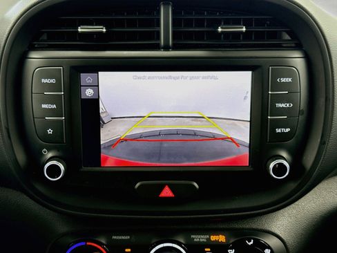 Used 2025 Kia Soul LX w/ LX Technology Package FWD image 22