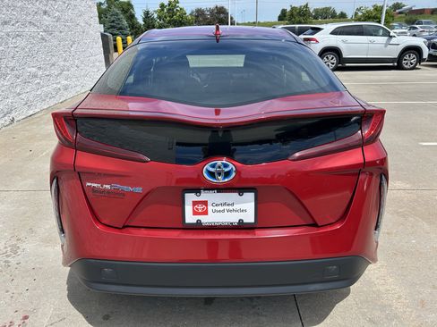 Used 2018 Toyota Prius Prime Premium FWD image 6