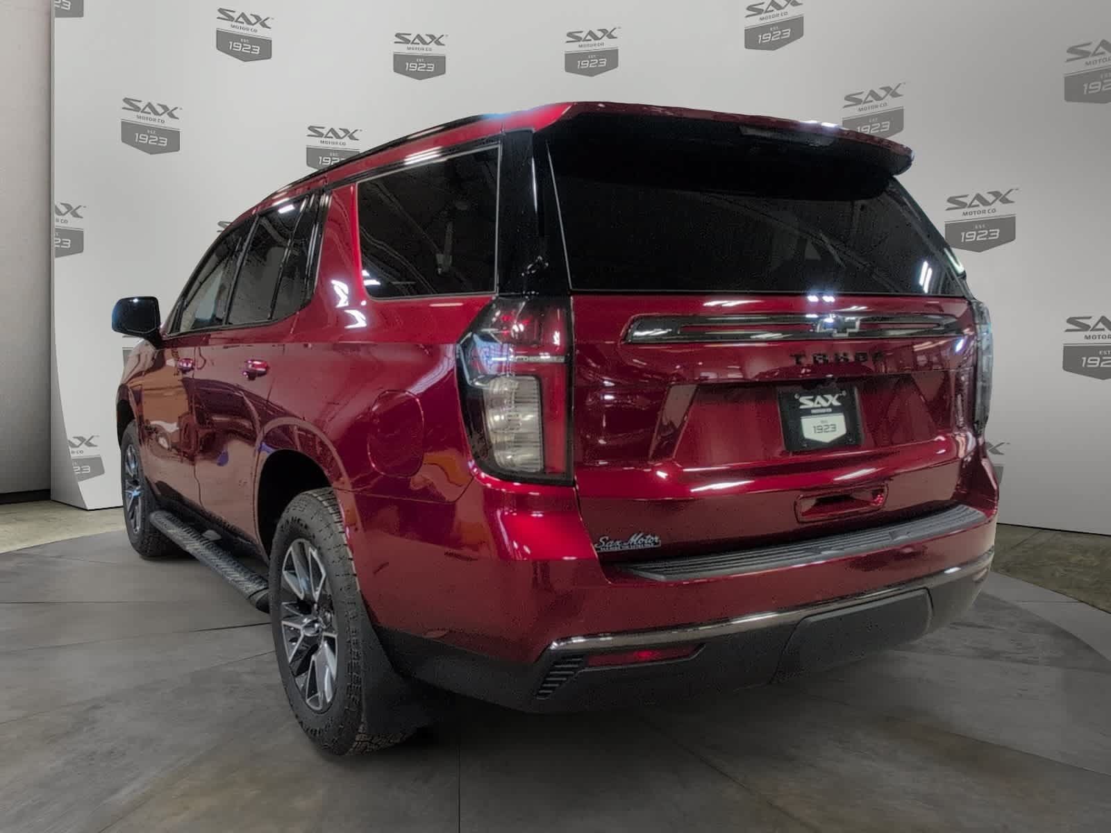 Used 2022 Chevrolet Tahoe Z71 w/ Luxury Package AWD/4WD image 3
