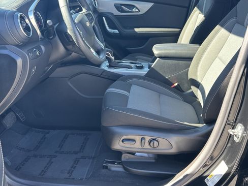 Used 2025 Chevrolet Blazer LT image 9