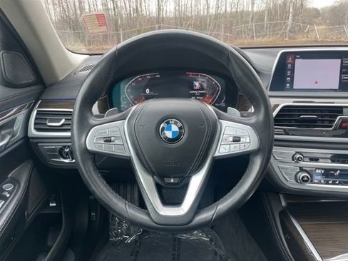 Used 2022 BMW 740i xDrive w/ Premium Package image 19