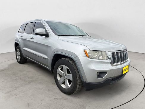 Used 2012 Jeep Grand Cherokee Laredo AWD/4WD image 4