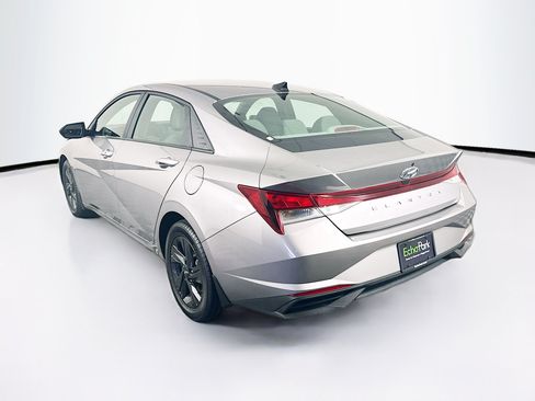 Used 2023 Hyundai Elantra SEL FWD image 5