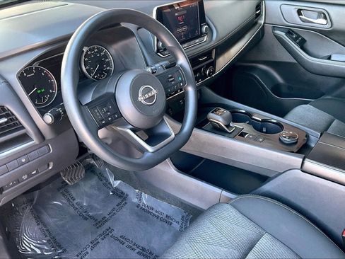 Used 2024 Nissan Rogue SV image 14