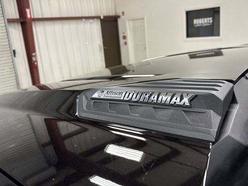 Used 2023 Chevrolet Silverado 2500 High Country w/ Technology Package image 3