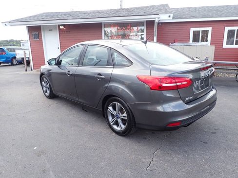Used 2016 Ford Focus SE FWD image 4