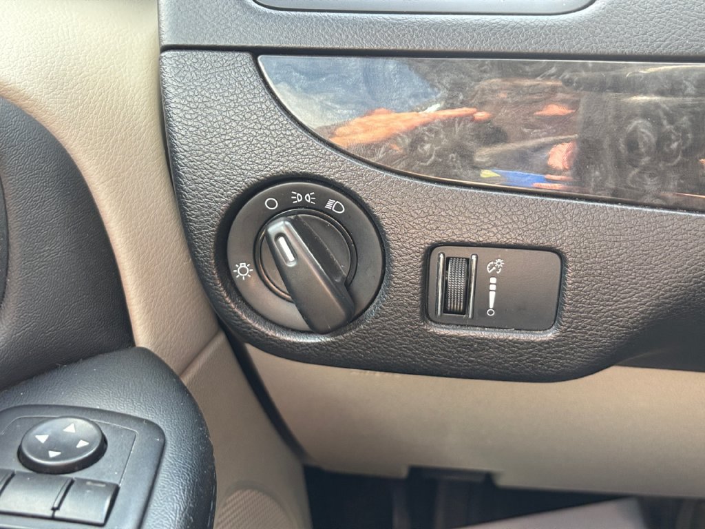 Used 2016 Dodge Grand Caravan SXT FWD image 24