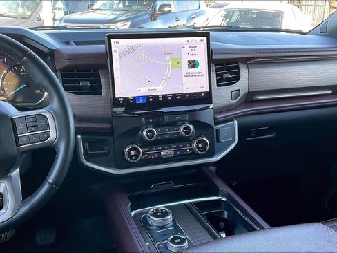 Used 2024 Ford Expedition Limited image 8