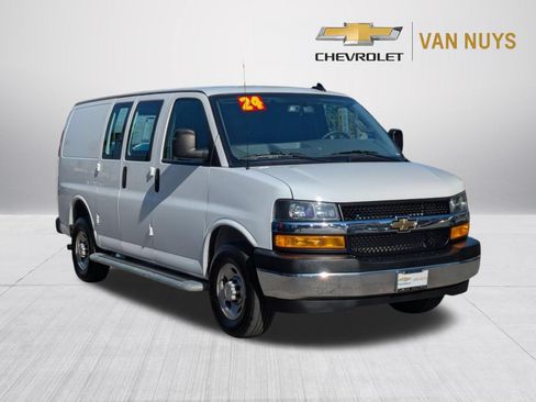 Used 2024 Chevrolet Express 2500 w/ Driver Convenience Package RWD image 3