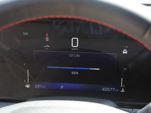 Used 2024 Chevrolet Trax RS w/ Sunroof Package FWD image 32