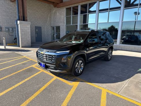 Used 2025 Chevrolet Equinox LT w/ Convenience Package II image 1