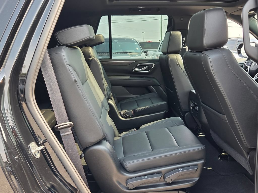 Certified 2021 Chevrolet Tahoe Z71 w/ Luxury Package AWD/4WD image 12