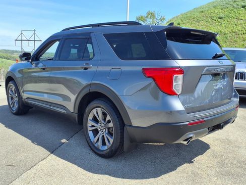 Used 2023 Ford Explorer XLT w/ Equipment Group 202A AWD/4WD image 4