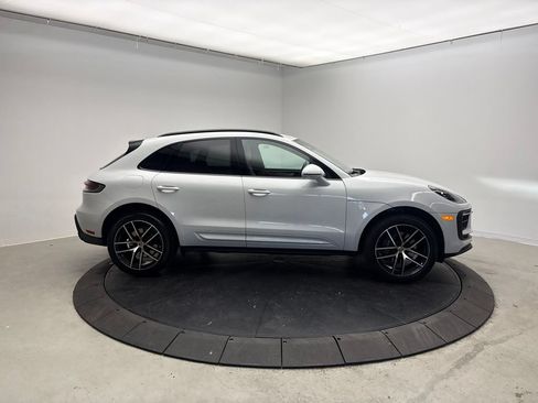Certified 2023 Porsche Macan AWD/4WD image 6
