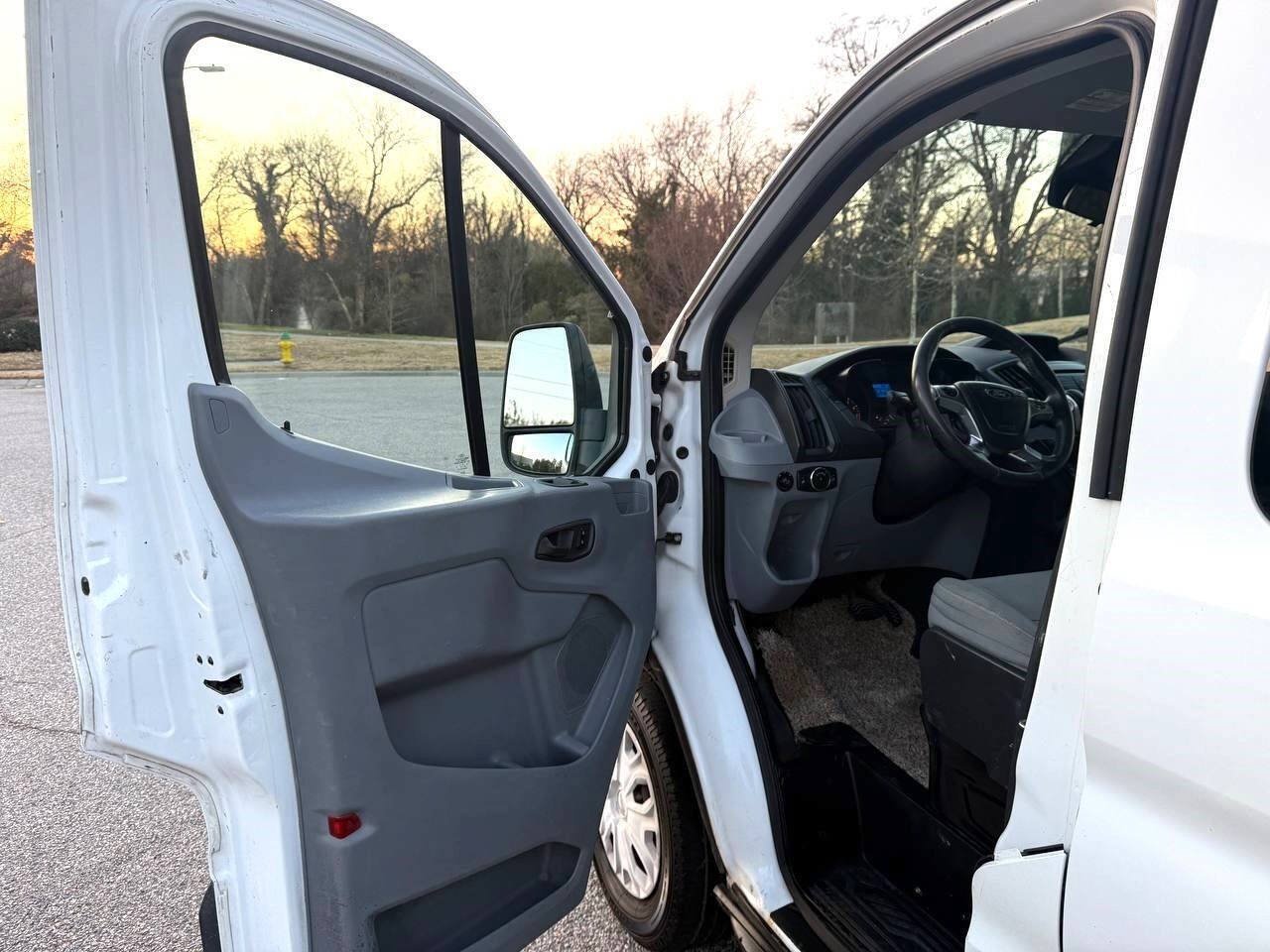 Used 2015 Ford Transit 350 XLT RWD image 13
