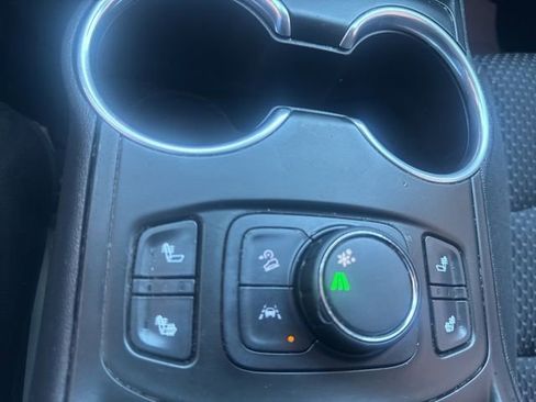 Used 2022 GMC Terrain SLE w/ Driver Convenience Package image 18