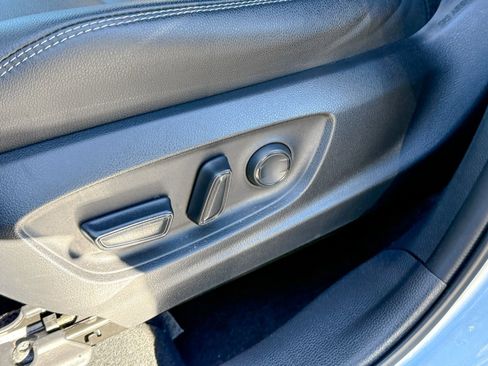 Used 2022 Toyota Corolla Cross XLE w/ Convenience Package image 16