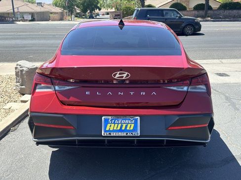 Used 2024 Hyundai Elantra SEL w/ Convenience Package FWD image 4