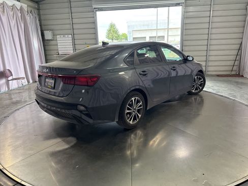Used 2022 Kia Forte LXS FWD image 4