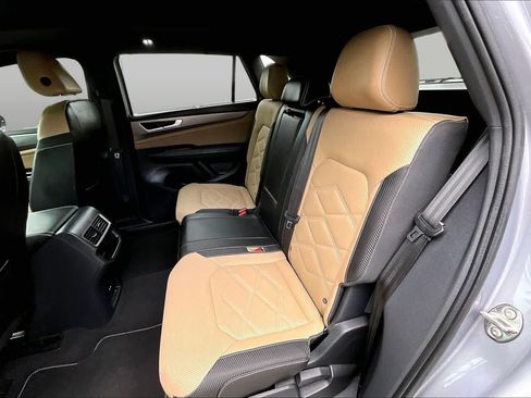 Used 2024 Volkswagen Atlas Cross Sport SE FWD image 21