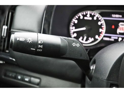 Used 2025 Nissan Pathfinder SV image 16