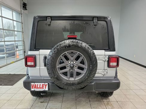 Used 2024 Jeep Wrangler Sport S image 6
