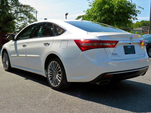 Used 2017 Toyota Avalon Limited image 9
