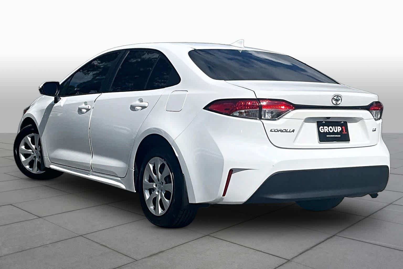 Used 2025 Toyota Corolla LE FWD image 12