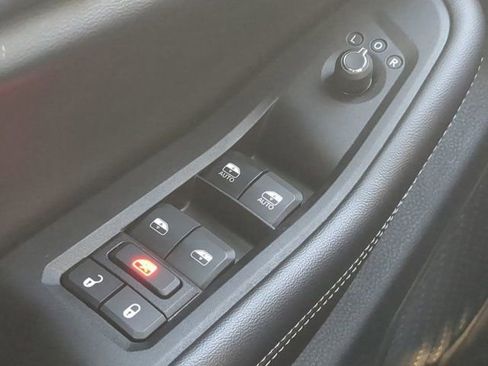 Used 2024 Jeep Grand Cherokee Altitude image 23