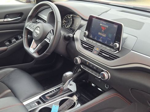 Used 2024 Nissan Altima 2.5 SR image 8