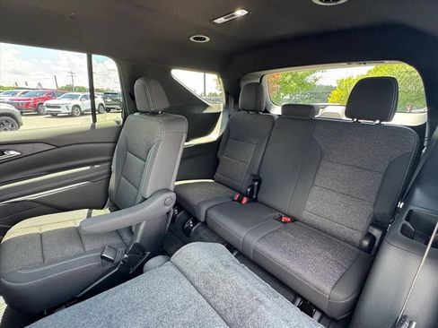 Used 2026 Chevrolet Traverse LT w/ LPO, Floor Liner Package FWD image 13