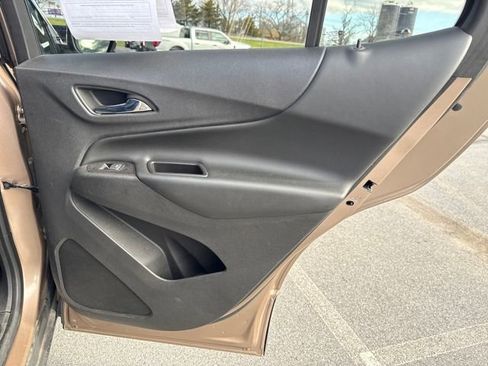 Used 2018 Chevrolet Equinox LT image 17