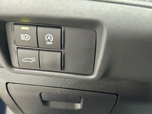 Used 2025 Toyota Highlander LE FWD image 22