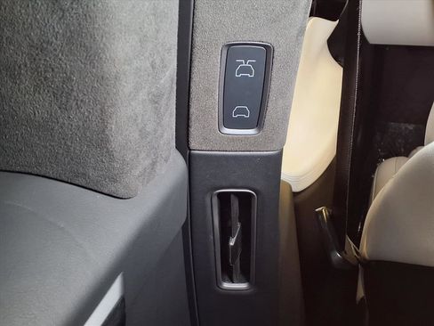 Used 2019 Tesla Model X 75D image 17