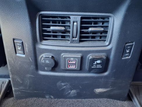 Used 2019 Nissan Titan Platinum Reserve image 16