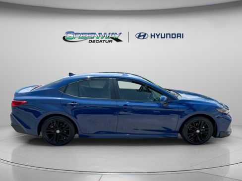 Used 2025 Toyota Camry SE FWD image 9