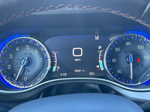 Used 2020 Chrysler Pacifica Touring-L Plus w/ Tire & Wheel Group image 15