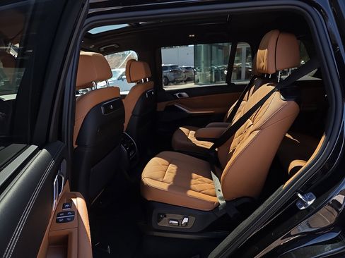 Used 2026 BMW X7 xDrive40i w/ M Sport Package image 11