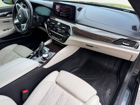 Used 2021 BMW M550i xDrive w/ Dynamic Handling Package AWD/4WD image 21