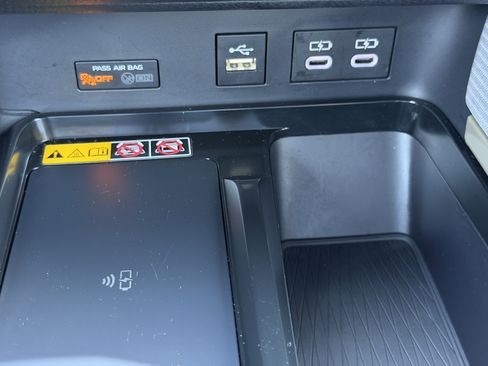 Used 2025 Toyota Camry SE image 21