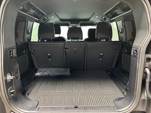 Used 2026 Land Rover Defender 110 X-Dynamic SE image 41