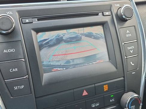 Used 2017 Toyota Camry SE FWD image 18